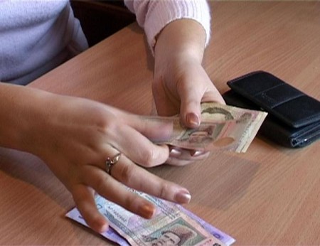 Председатель астраханского колхоза украла у государства более 300 тысяч рублей