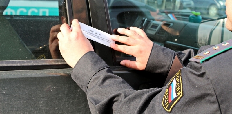 Шестеро астраханских водителей из-за долгов внезапно стали пешеходами 