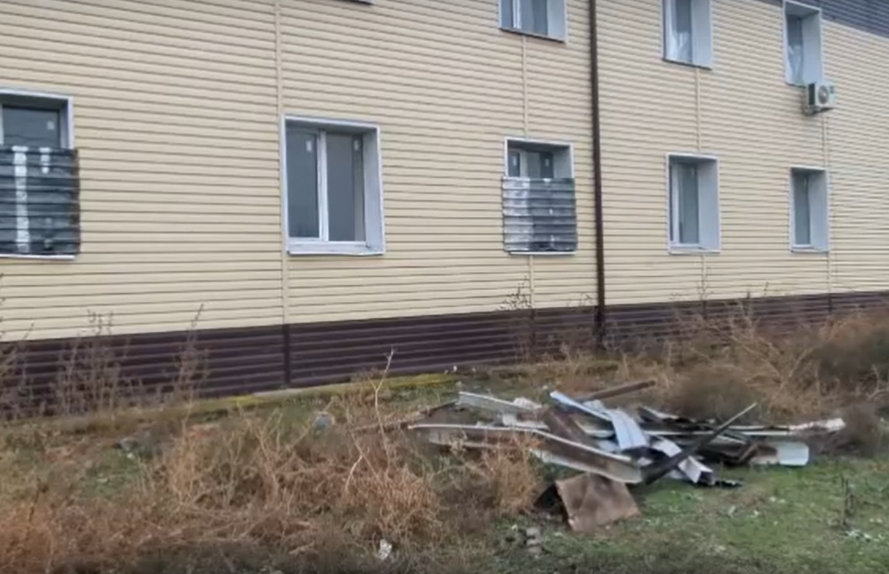 Астраханцы из сгоревшего дома уже больше года мыкаются по углам