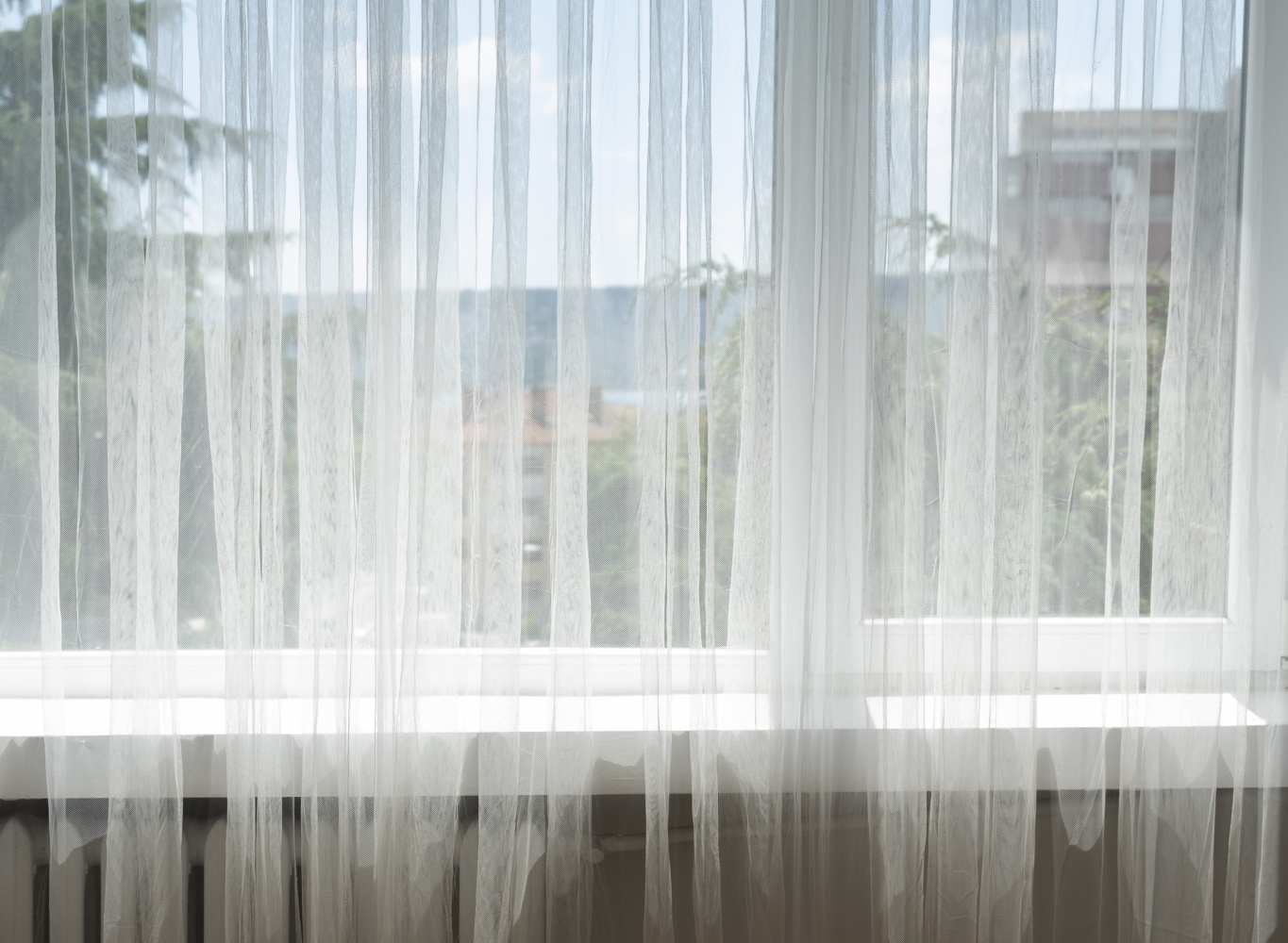 Трехлетний ребенок упал в Астрахани с высоты