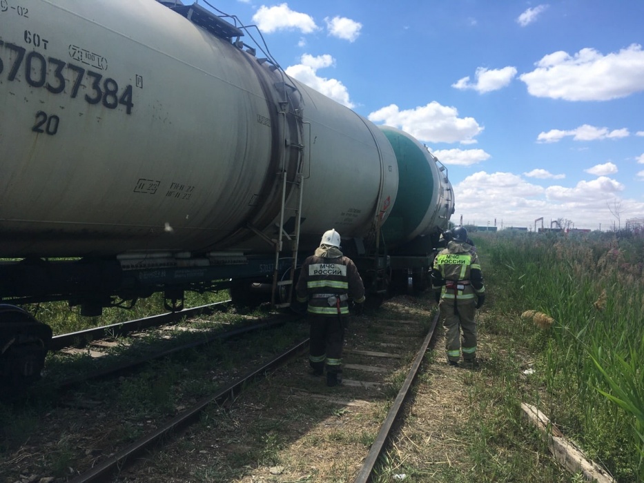 Появились фото с места ЧП на станции Астрахань-2