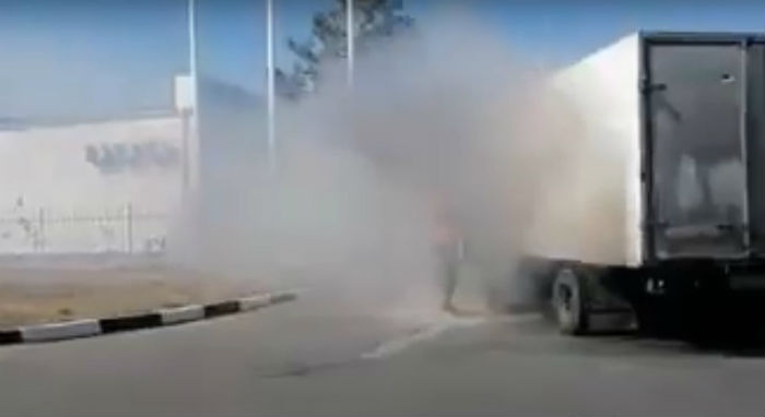 Очевидец снял на видео пожар на автозаправке в Астрахани