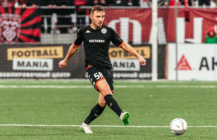 Первый новичок астраханского «Волгаря» стал защитник тольяттинского «Акрона», долго игравший в системе питерского «Зенита»