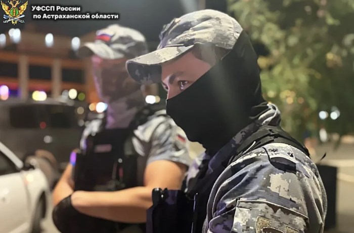 За неделю астраханские приставы выдворили из страны 20 нелегалов