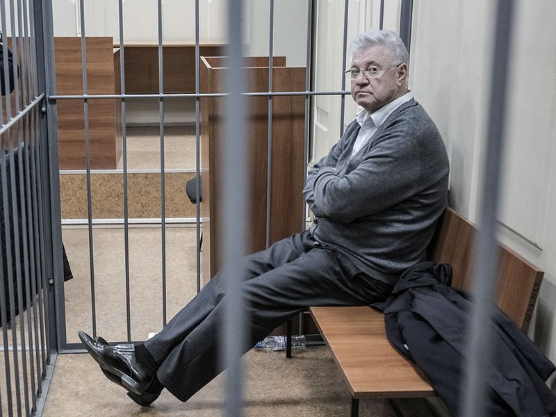 Арестованы счета и имущество экс-мэра Астрахани Михаила Столярова