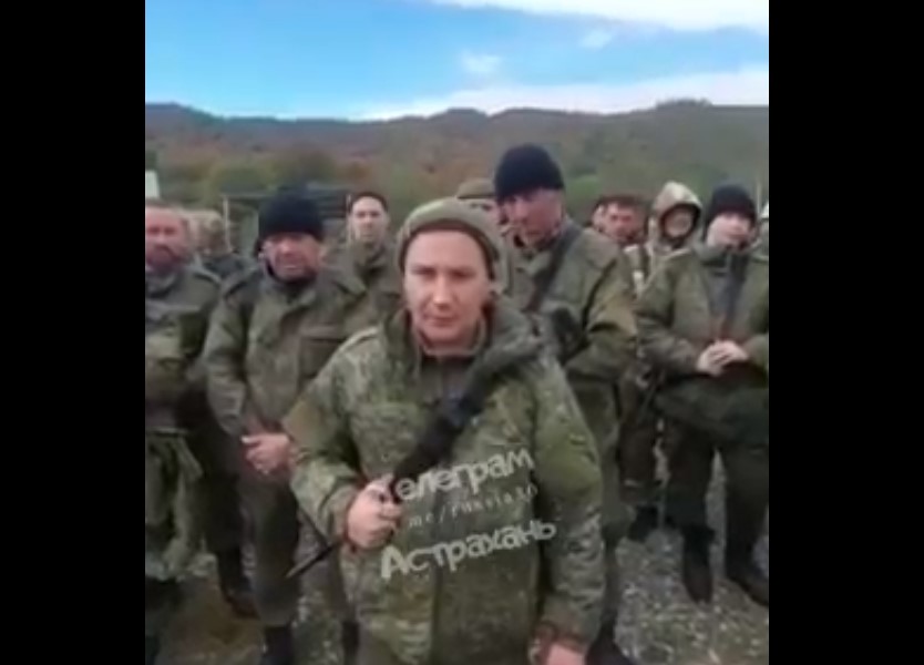 Хочу заверить каждого: не переживайте, работаем планово. Игорь Бабушкин прокомментировал видео, на котором мобилизованные астраханцы просят спальные мешки