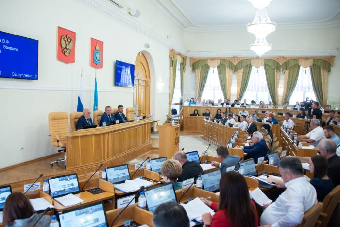 В первом полугодии Дума Астраханской области приняла 51 закон
