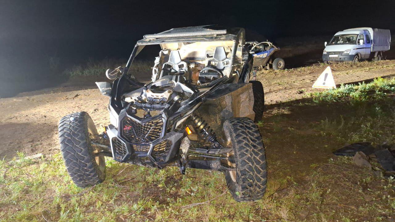 В Астраханской области туристы перевернулись на баггах: есть жертвы