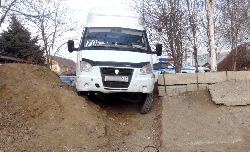 В Астрахани из-за пьяного водителя маршрутки пострадали полицейские