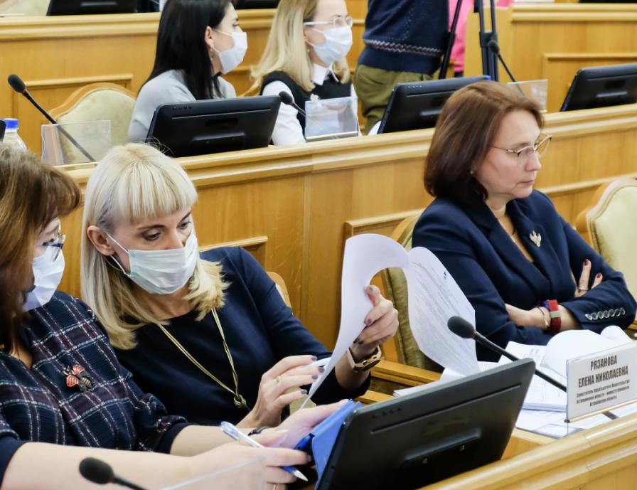 Ждали скандала, но его не случилось. Как астраханские депутаты обсуждали важный законопроект о реновации