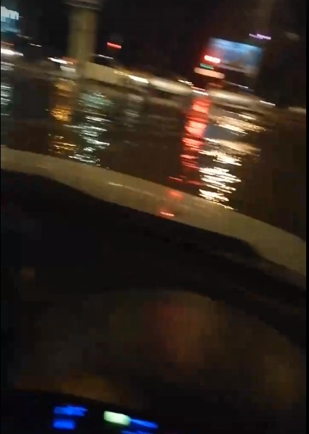 В Астрахани улица Анри Барбюса утонула в фекалиях