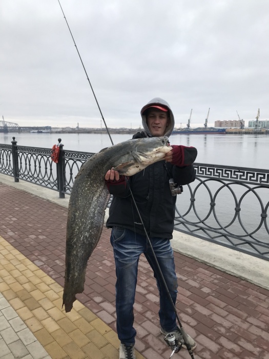 Рыбалка в центре Астрахани потрепала гостю города нервы