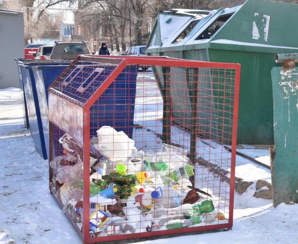 В Астрахани запустили пилотный проект раздельного сбора мусора