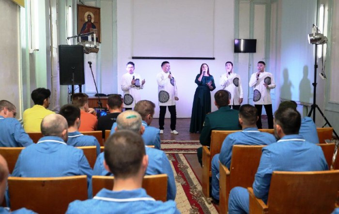 Ко Дню народного единства астраханские артисты дали концерт для раненых бойцов