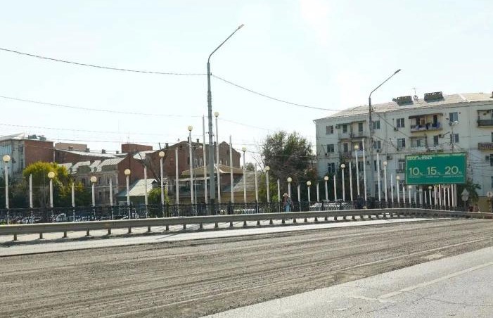 В центре Астрахани взялись за ремонт мостов