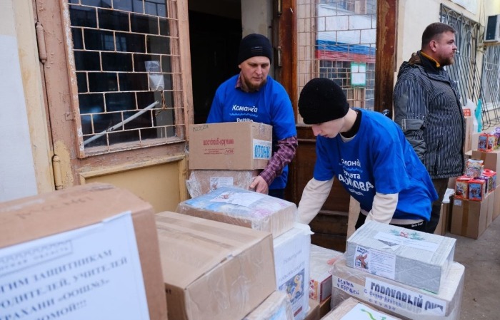 Астраханские активисты поздравили жителей новых территорий и военнослужащих с новогодними праздниками