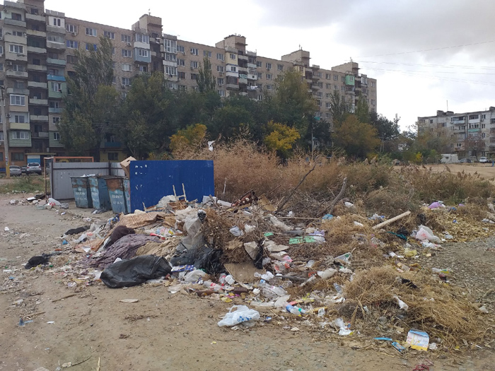 С улиц Астрахани вывезли 25 тонн мусора. Но всё равно грязно