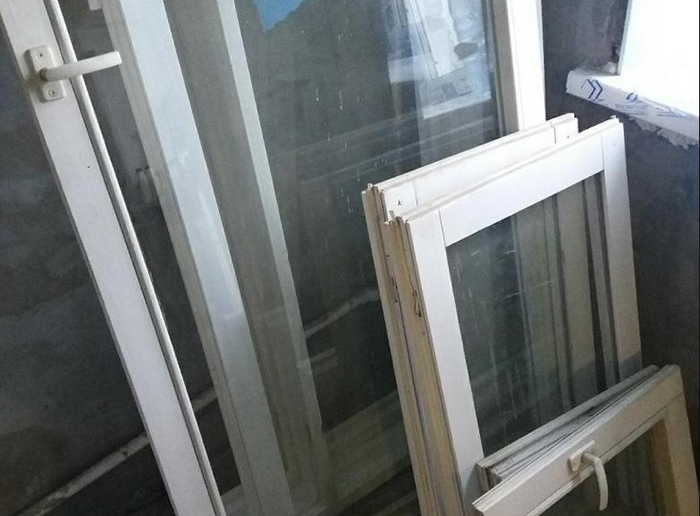 В Астрахани директор управляющей компании обманул жильцов на полмиллиона при замене окон 