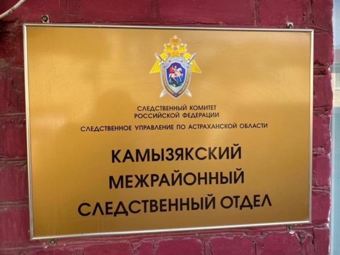 Астраханец силой вовлёк подростков в разгром чужой машины