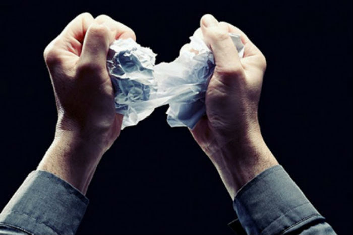 Астраханец порвал в клочья материалы уголовного дела