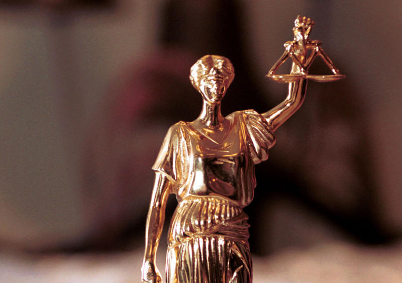 Трое астраханцев украли у города 15 земельных участков. Что им за это будет