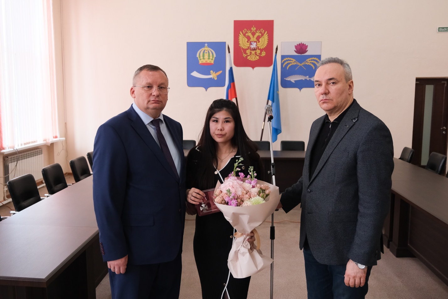 Астраханским семьям вручили награды погибших героев