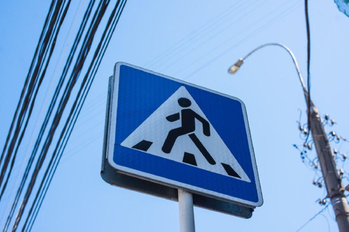 За день в Астрахани сбили двух девушек