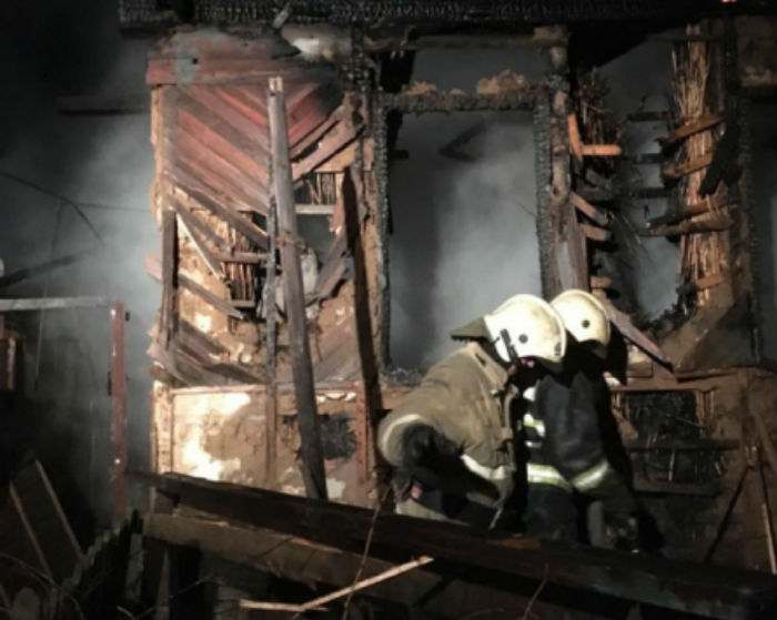 В Астрахани на пожаре в Советском районе едва не сгорел мужчина