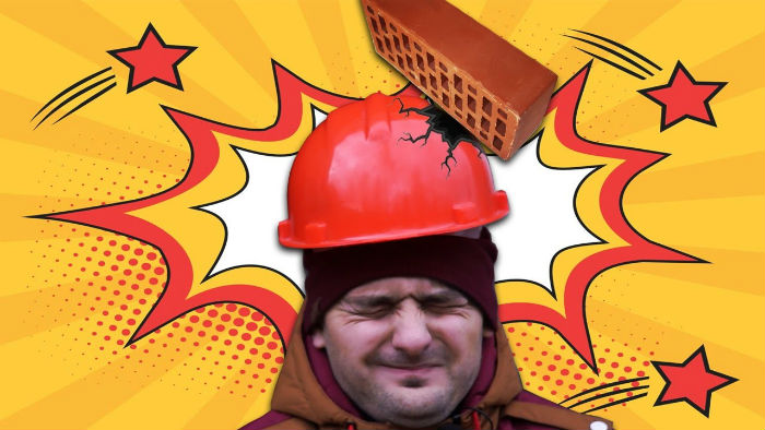 Астраханец получил кирпичом по голове за мат