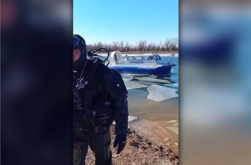 Для поисков утонувшего мальчика под Астраханью подключили ховеркрафт 