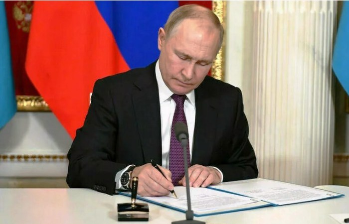 Какие документы Владимир Путин подписал первыми в 2025 году