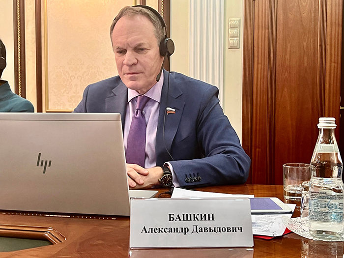 Астраханский сенатор Александр Башкин выступил в ПАСЕ против штрафов за отказ от прививок