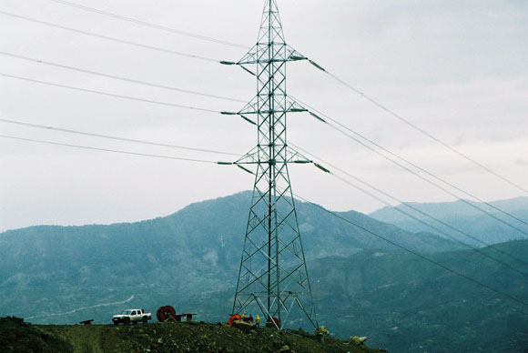 Под Астраханью двое мужчин украли с ЛЭП 600 метров алюминиевых проводов 