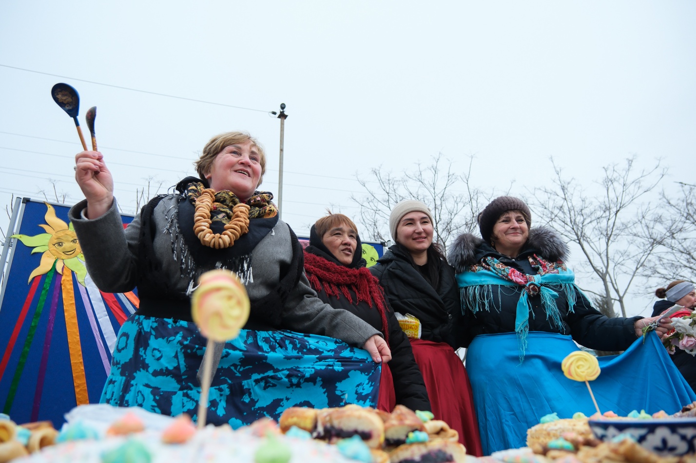 Блинами, баурсаками и кайнарами отметили Масленицу в Камызякском районе