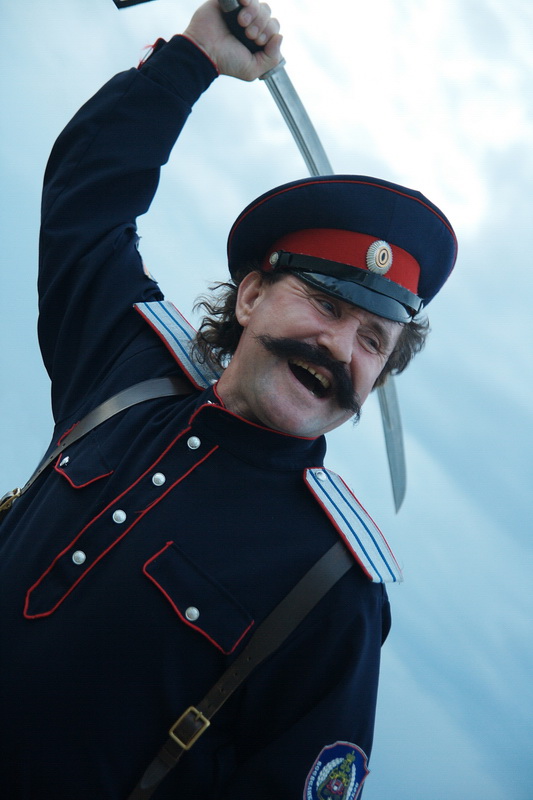 Путин ввел штрафы за неподчинение казакам и другим дружинникам