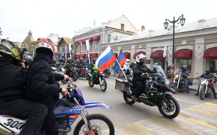 Проехались в честь воссоединения: в  Астрахани мотосообщество закрыло свой сезон