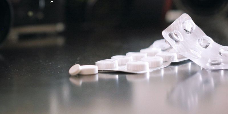 В Астраханской области 13-летняя девочка отравилась из-за ссоры с парнем