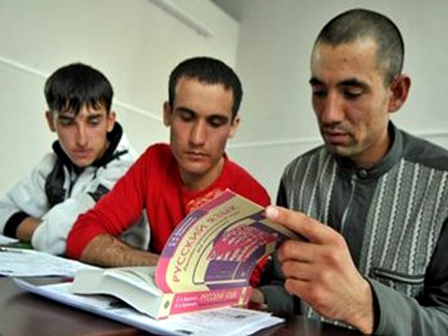 Путин предлагает ввести в странах ближнего зарубежья «курсы для мигрантов»