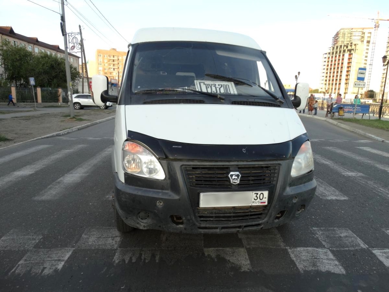 В Астрахани автомобиль для ритуальных услуг сбил 13-летнюю девочку на «зебре»