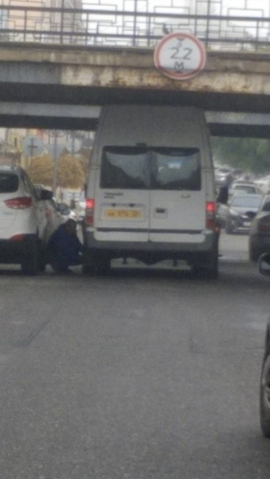 В центре Астрахани очередной газелист не заметил моста