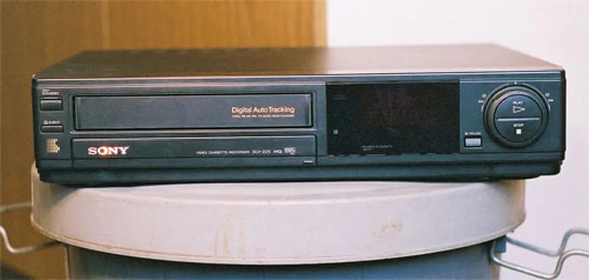 Виртуальный шопинг астраханца вместо полетов закончился приветом из 90-х