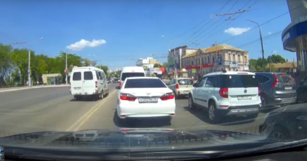 Астраханские инспекторы ГИБДД поразили реакцией на пост о бесстрашном маршрутчике