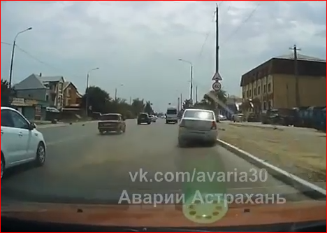 В Астрахани произошло жуткое ДТП: гонщик вписался в столб