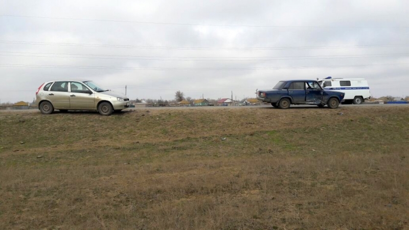 Под Астраханью автоледи спровоцировала ДТП на встречной полосе
