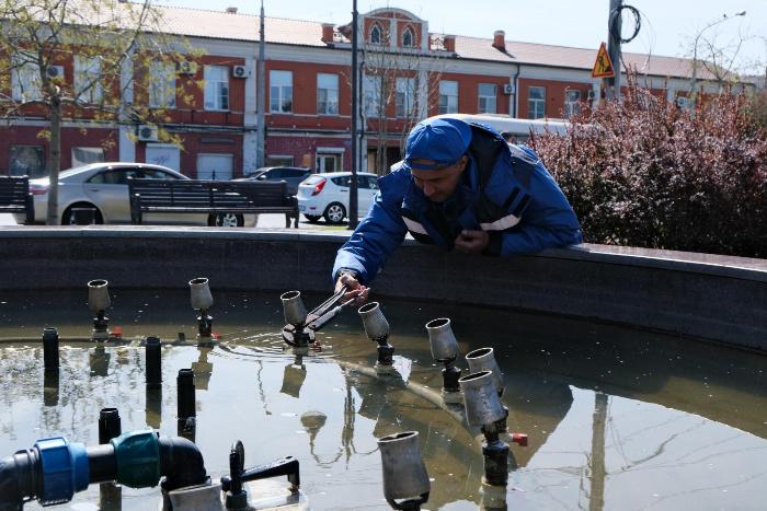 Астраханские фонтаны готовят к пробуждению