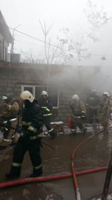 Пожар у Астраханской картинной галереи: горит дом