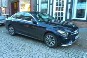 В Астрахани 13-летний подросток попал под мерседес