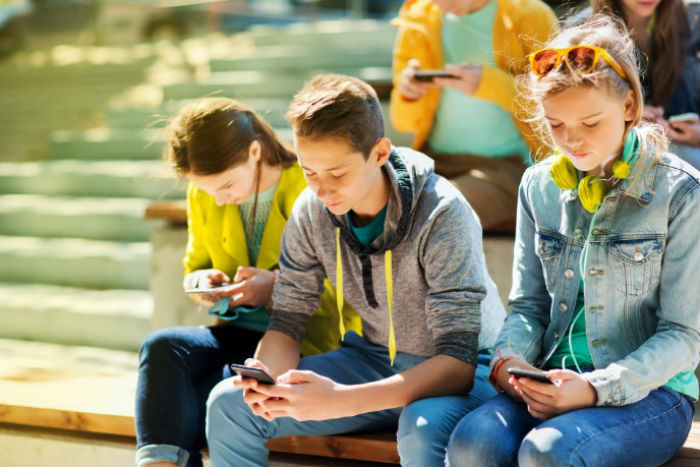 Гаджет — не враг, а друг школьника: девять приложений для смартфона, которые помогут в учебе и воспитании полезных навыков