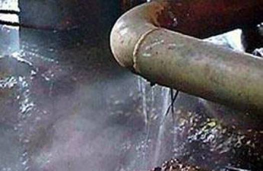 Красноярская прокуратура заставила чиновников и коммунальщиков починить водопроводную трубу