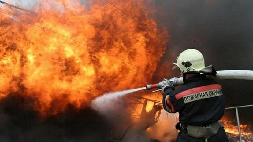 В Астрахани из-за печки горел дом